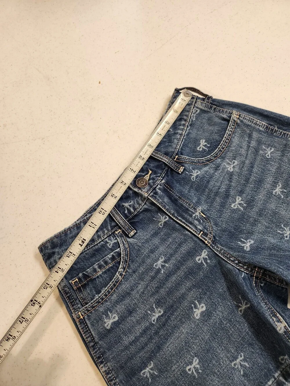 Hollister Low Rise Baggy Bow-Print Denim Shorts